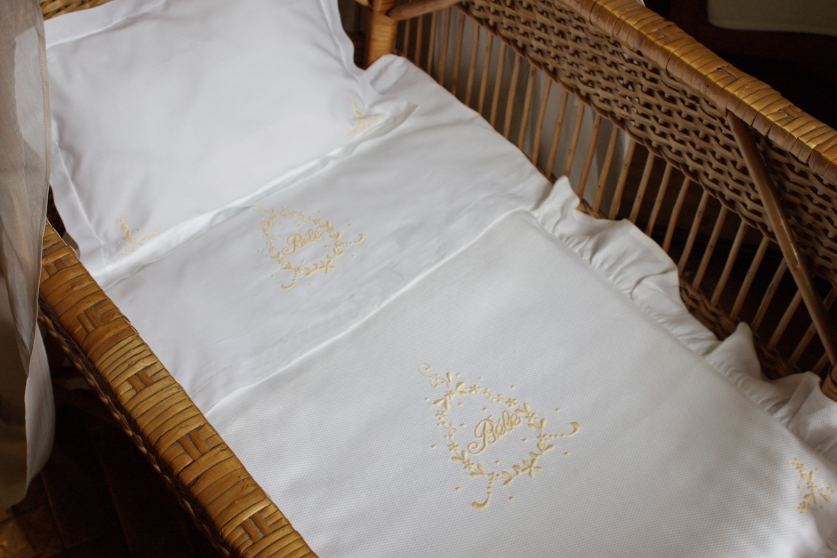 Bedding sets 2267 Embroidered Baby Bedding Bordal Bordados da Madeira