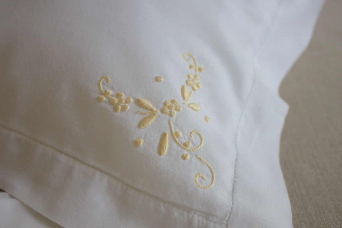 Bedding sets 2267 Embroidered Baby Bedding Bordal Bordados da Madeira