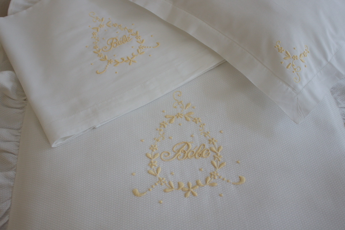 Bedding sets 2267 Embroidered Baby Bedding Bordal Bordados da Madeira