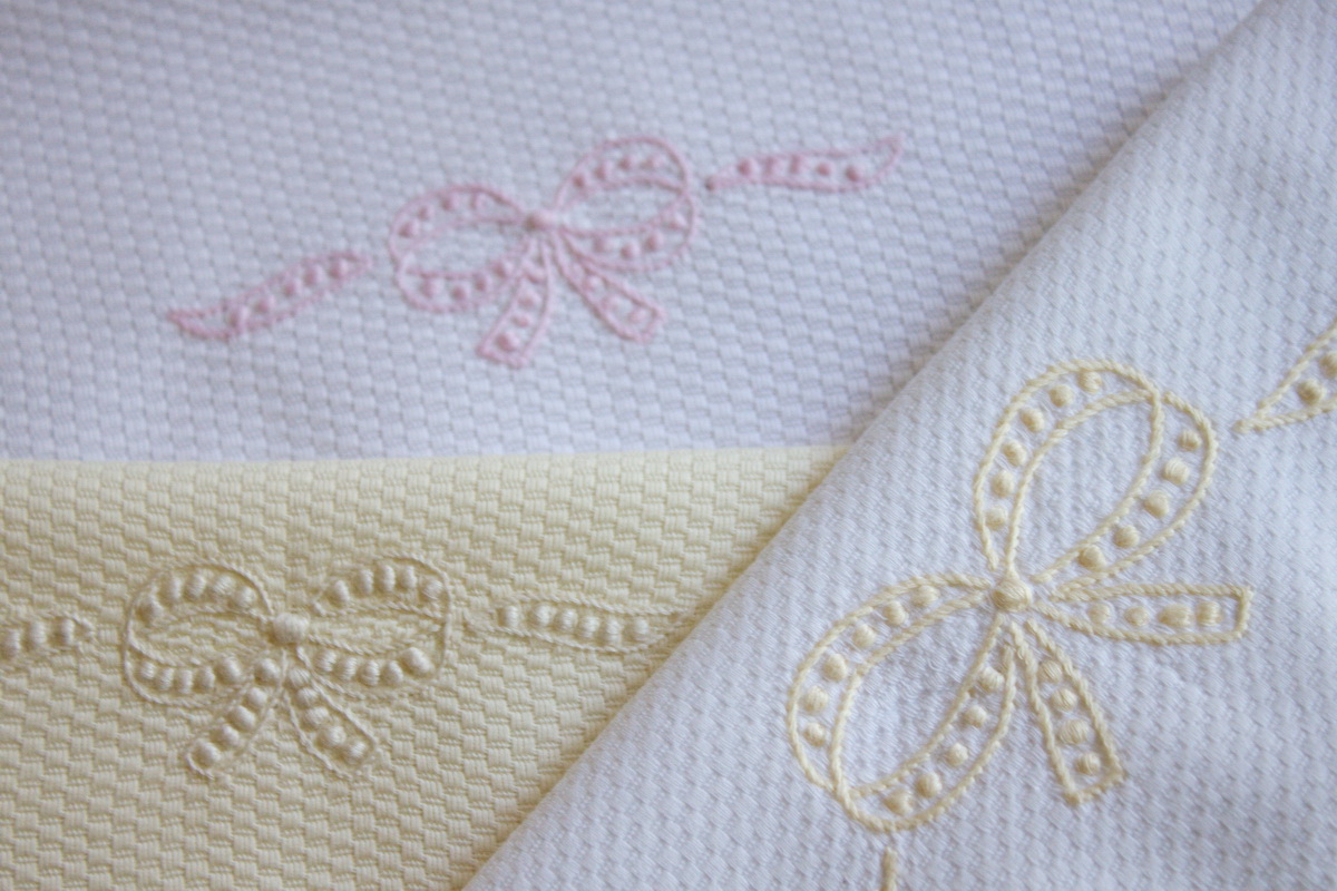 Bedding sets 831 Embroidered Baby Bedding Bordal Bordados da Madeira