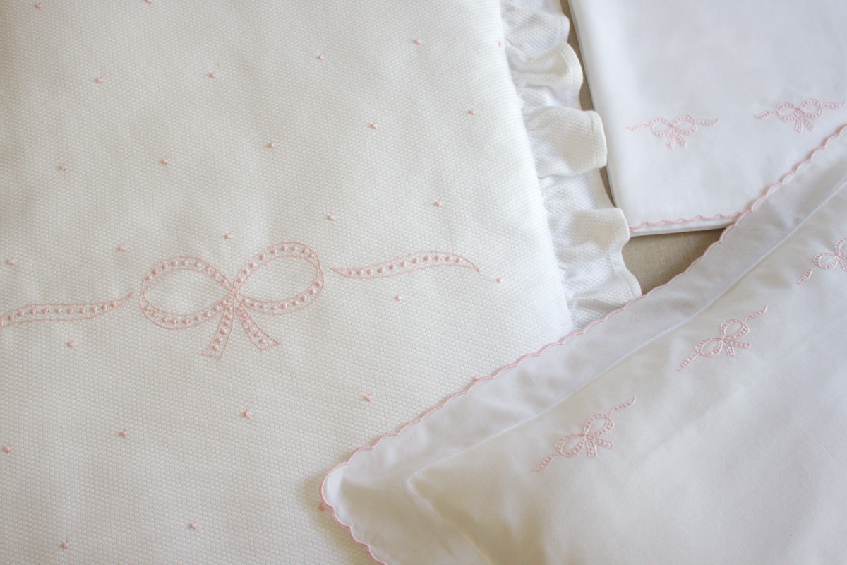 Bedding sets 831 Embroidered Baby Bedding Bordal Bordados da Madeira