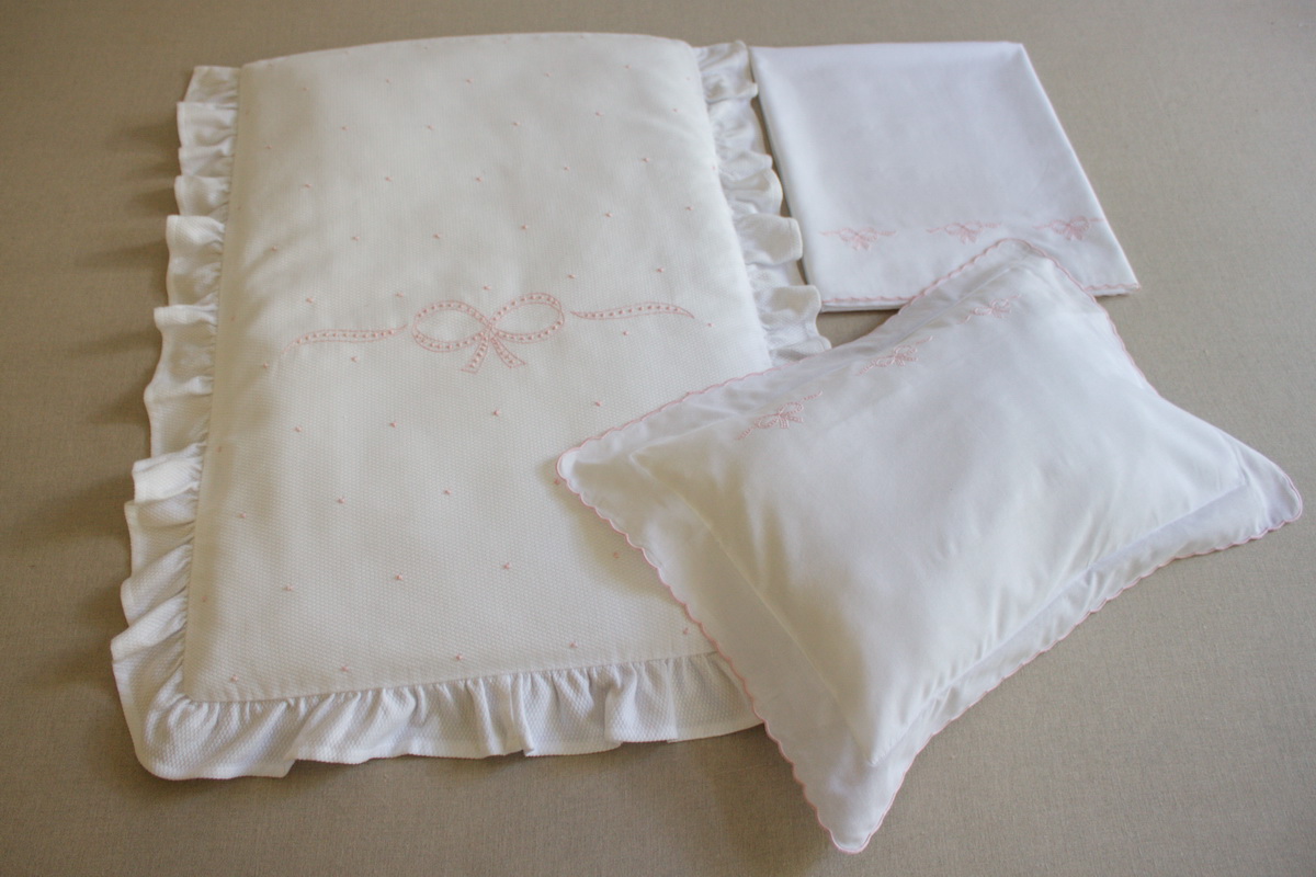 Bedding sets 831 Embroidered Baby Bedding Bordal Bordados da Madeira