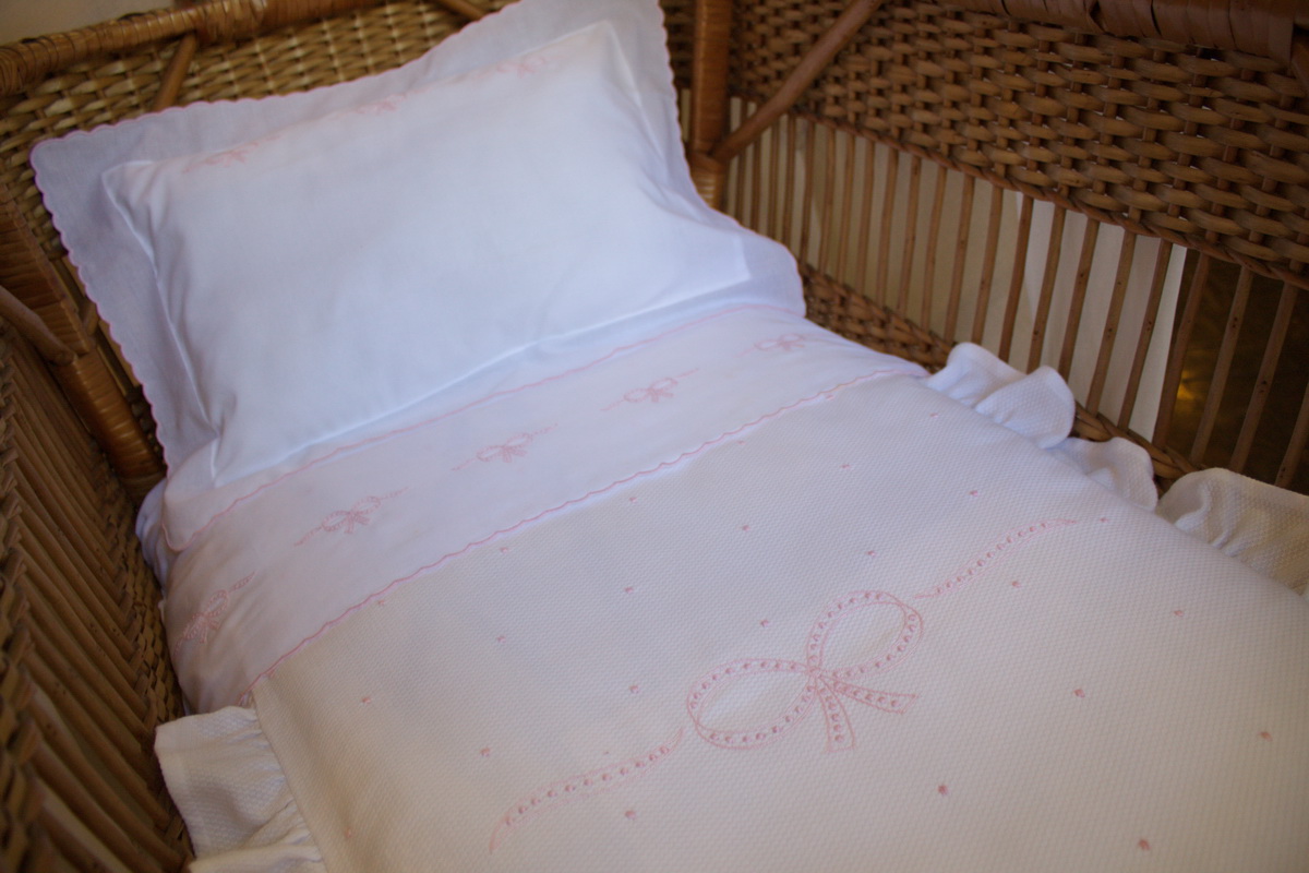 Bedding sets 831 Embroidered Baby Bedding Bordal Bordados da Madeira
