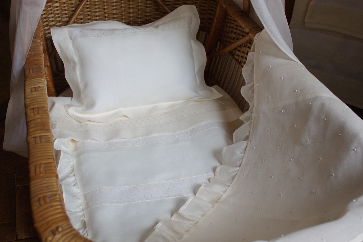 Bedding sets 1356 Embroidered Baby Bedding Bordal Bordados da Madeira